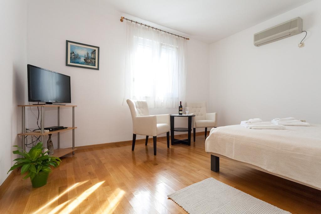 Beach Apartments Rafael Zadar Rum bild